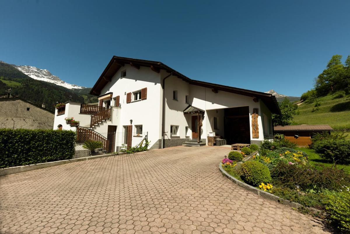 B&B Cuore Verde Poschiavo Bagian luar foto